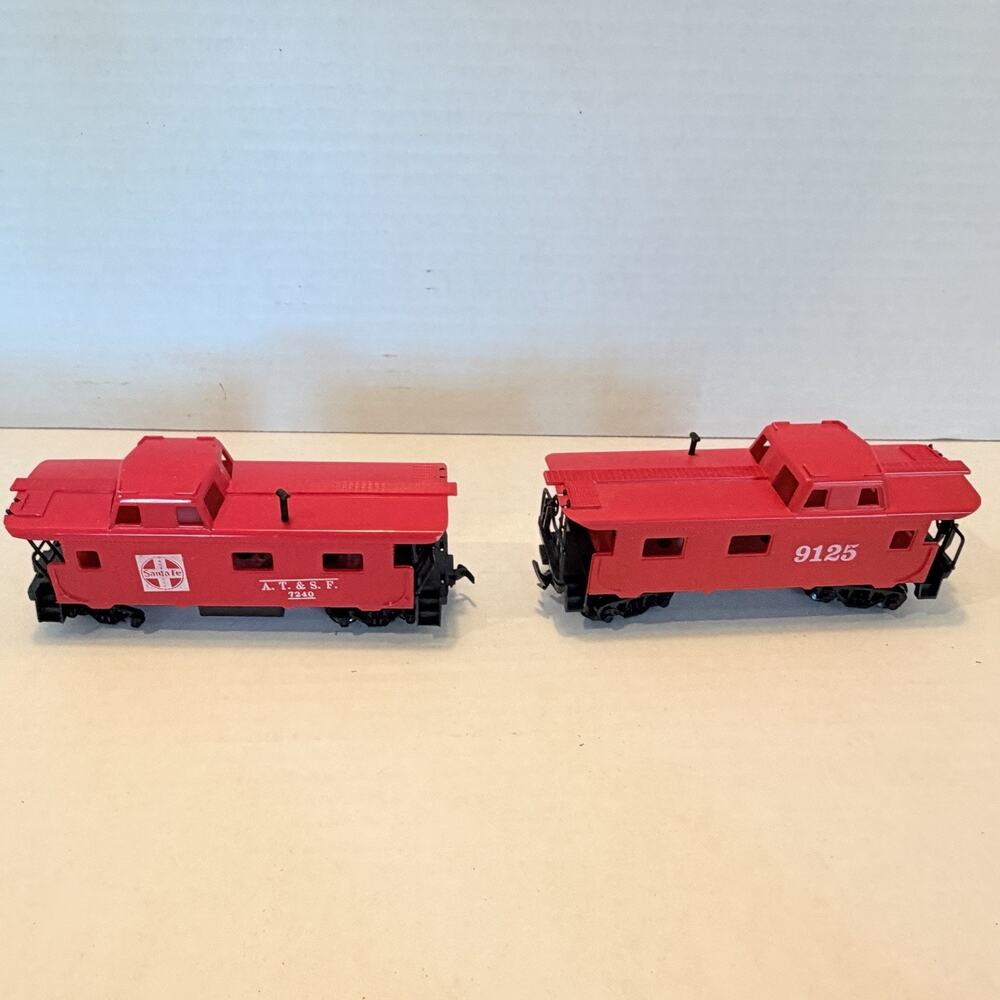 Vintage HO SCALE SET OF 9 LOOSE ROLLING STOCK Car, Tankers Etc - Picture 7 of 11